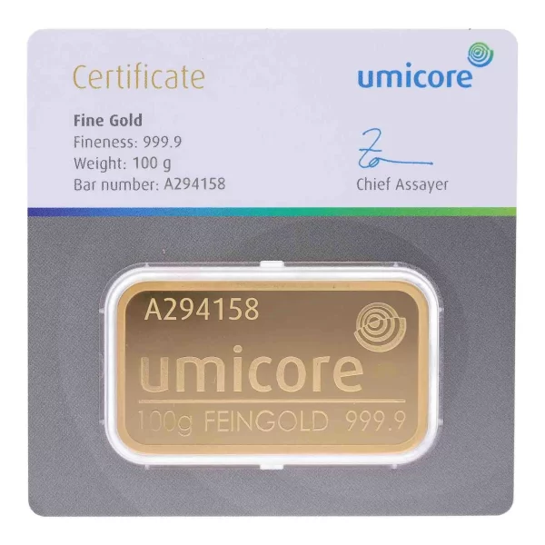 Voorkant 100 gram goudbaar van Umicore voorzien van certificaat geseald hardplastic cover goudplaatje is LBMA gecertificeerd